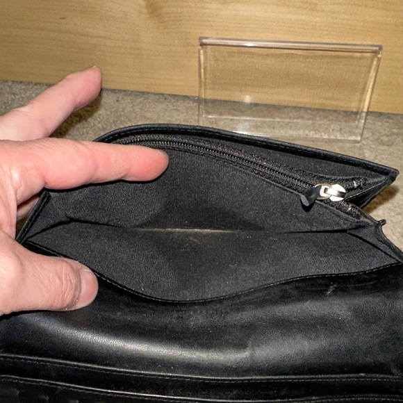 CHANEL Black Quilted Leather Wallet - Picture 9 of 16